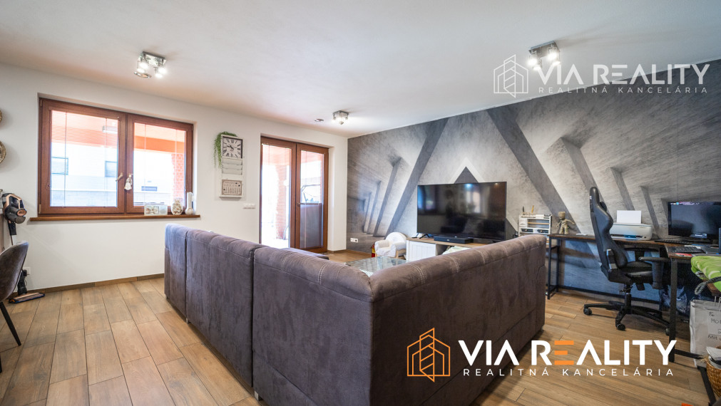 4 izbový rodinný dom, 4x parking, prenájom, Krajná ulica, Stupava