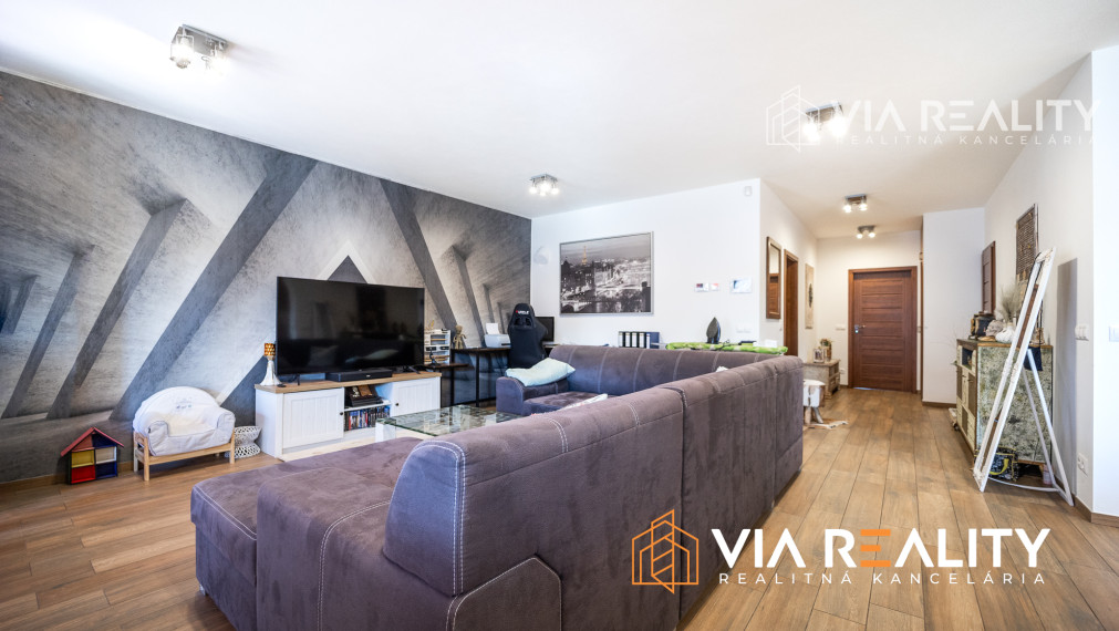 4 izbový rodinný dom, 4x parking, prenájom, Krajná ulica, Stupava