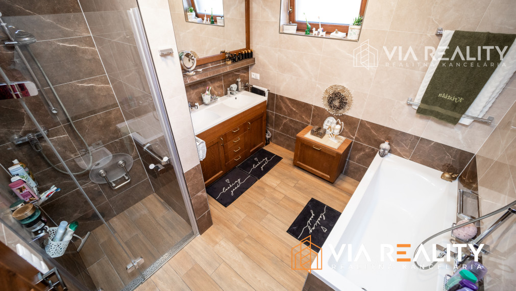 4 izbový rodinný dom, 4x parking, prenájom, Krajná ulica, Stupava