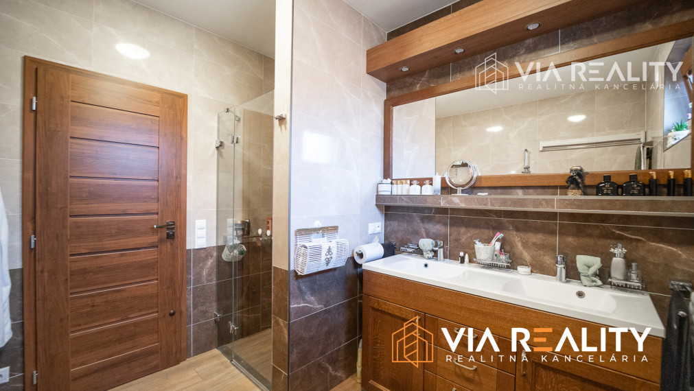 4 izbový rodinný dom, 4x parking, prenájom, Krajná ulica, Stupava