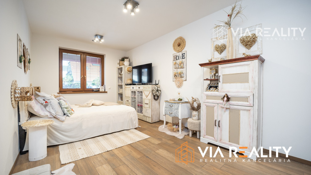 4 izbový rodinný dom, 4x parking, prenájom, Krajná ulica, Stupava