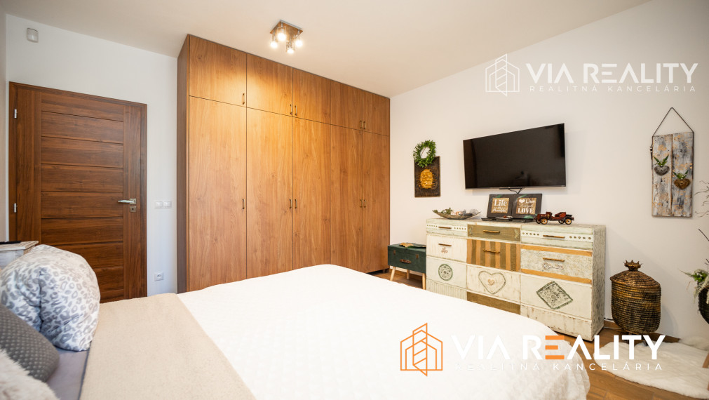 4 izbový rodinný dom, 4x parking, prenájom, Krajná ulica, Stupava