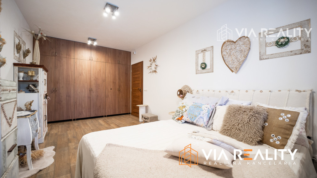 4 izbový rodinný dom, 4x parking, prenájom, Krajná ulica, Stupava