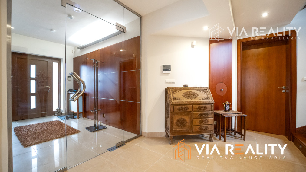 7-izbový rodinný dom, vnútorný bazén, sauna, dvojgaráž, harmonické prostredie, Rača, Bratislava