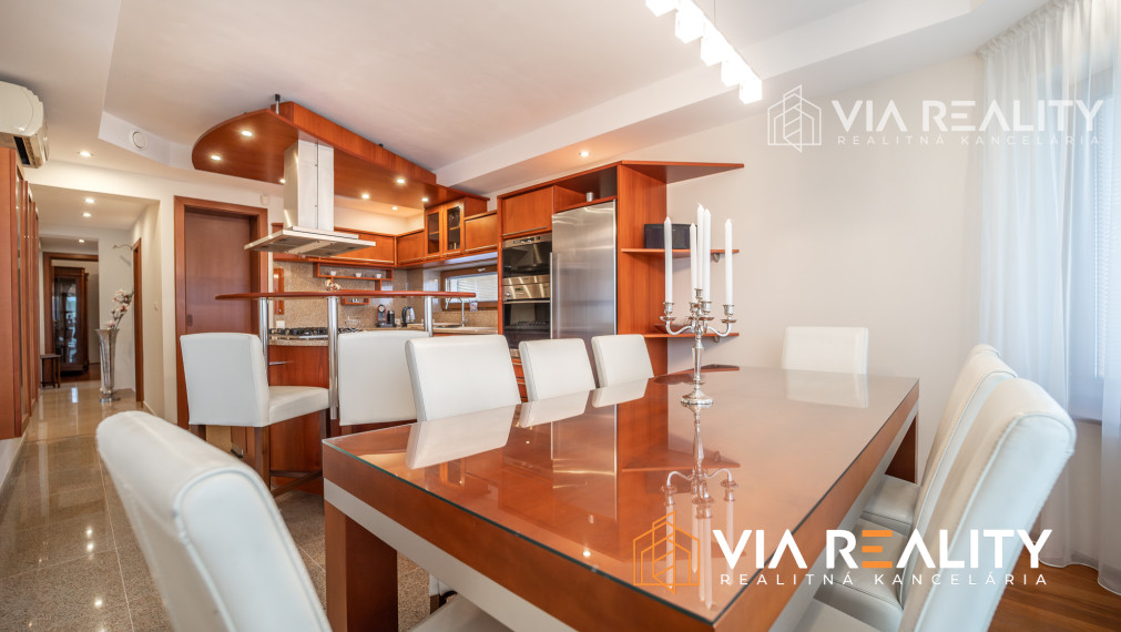 7-izbový rodinný dom, vnútorný bazén, sauna, dvojgaráž, harmonické prostredie, Rača, Bratislava