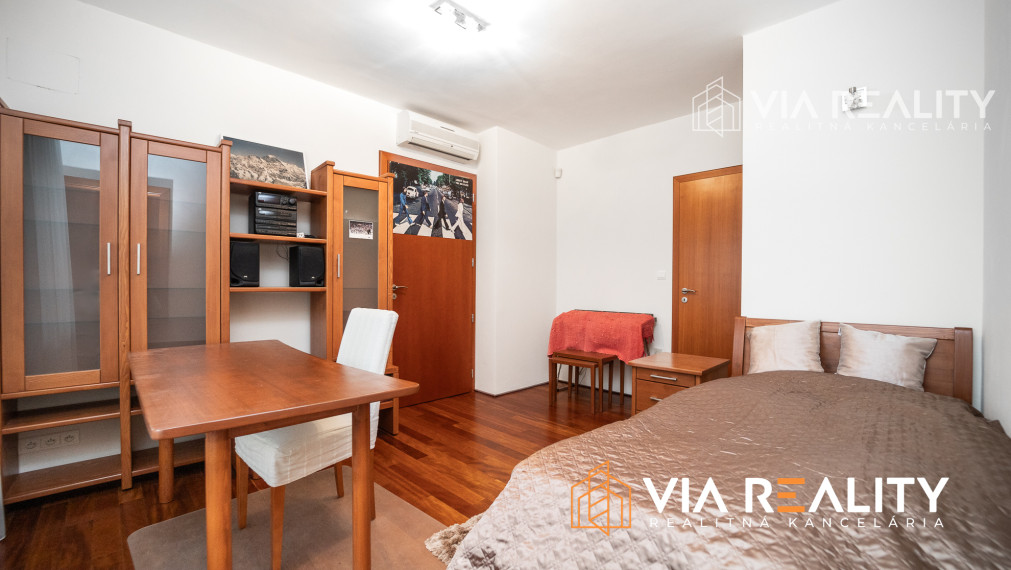 7-izbový rodinný dom, vnútorný bazén, sauna, dvojgaráž, harmonické prostredie, Rača, Bratislava