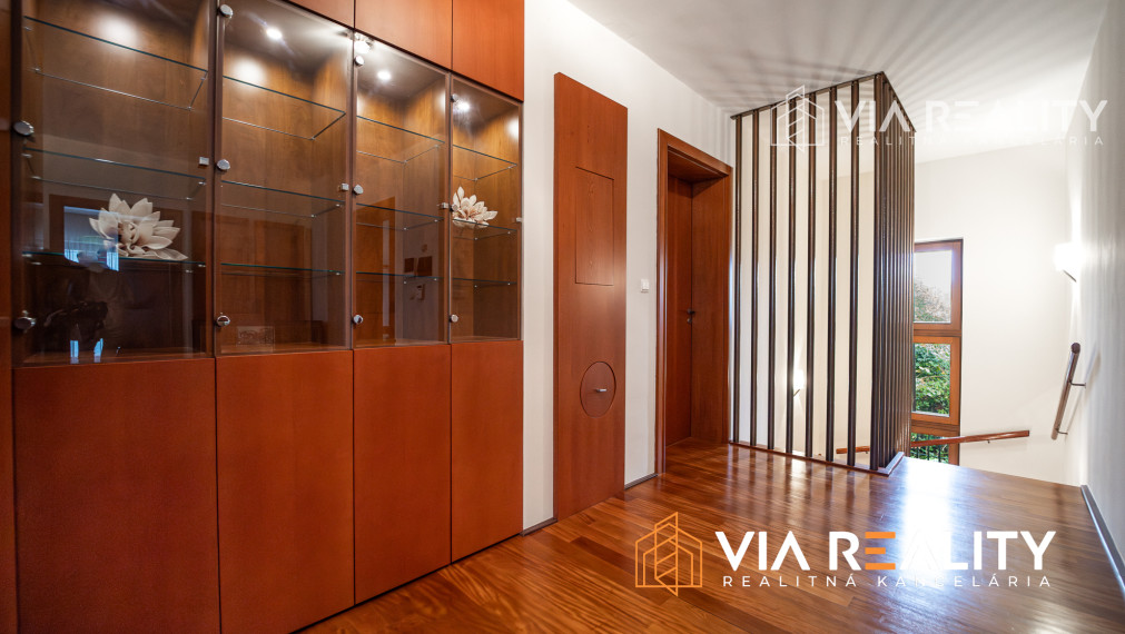 7-izbový rodinný dom, vnútorný bazén, sauna, dvojgaráž, harmonické prostredie, Rača, Bratislava