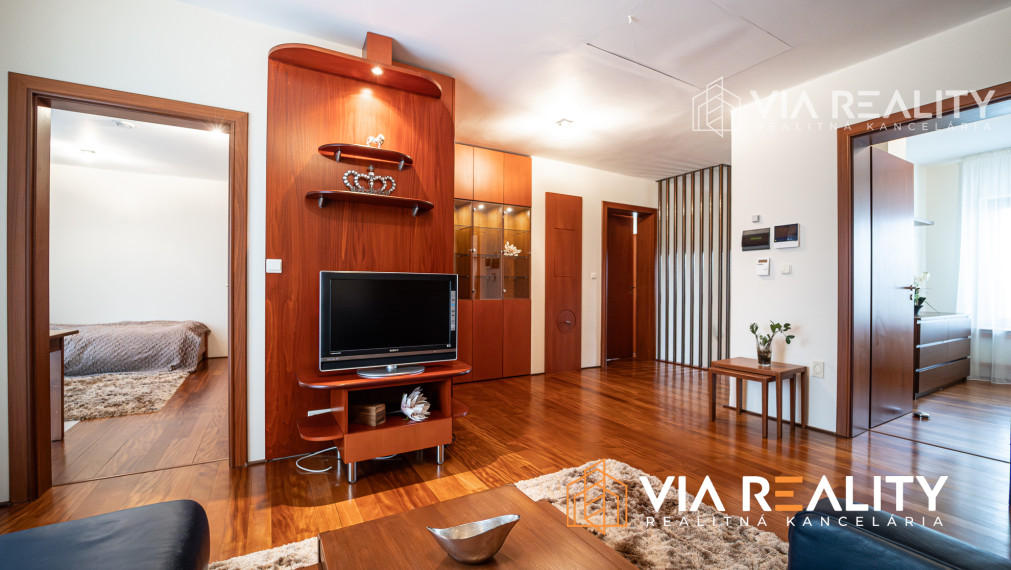 7-izbový rodinný dom, vnútorný bazén, sauna, dvojgaráž, harmonické prostredie, Rača, Bratislava