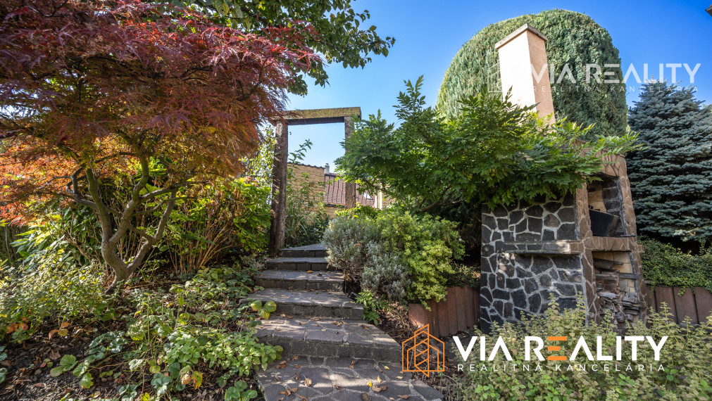 7-izbový rodinný dom, vnútorný bazén, sauna, dvojgaráž, harmonické prostredie, Rača, Bratislava