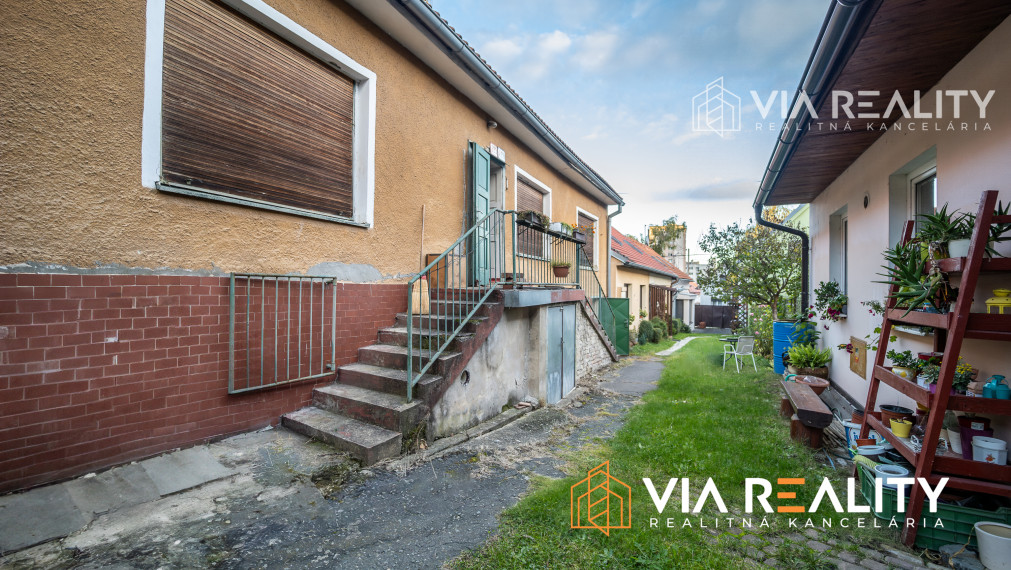 PREDANÉ 3-izbový rodinný dom s pivnicou, pôvodný stav, predaj, Alstrová, Bratislava - Rača