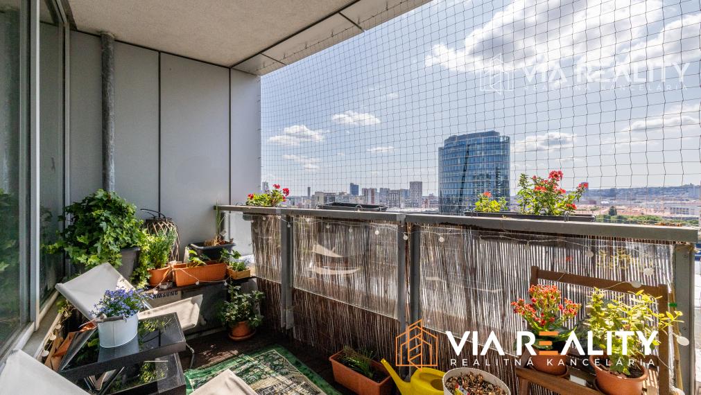 REZERVOVANÉ 2-izbový byt, Tri veže, loggia, parking, predaj, Bratislava - Nové Mesto