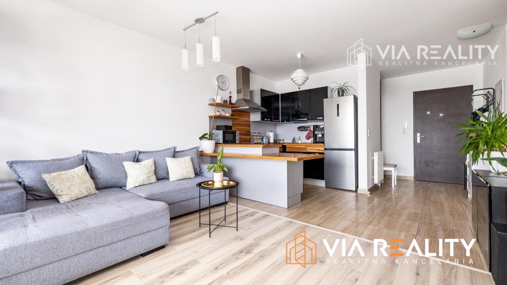 REZERVOVANÉ 2-izbový byt, Tri veže, loggia, parking, predaj, Bratislava - Nové Mesto