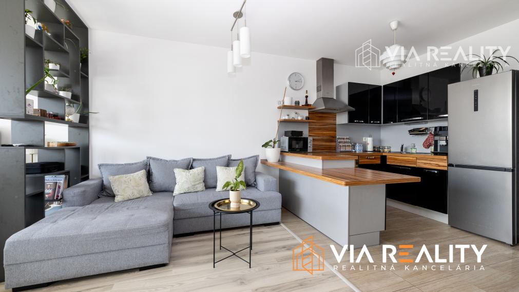 REZERVOVANÉ 2-izbový byt, Tri veže, loggia, parking, predaj, Bratislava - Nové Mesto