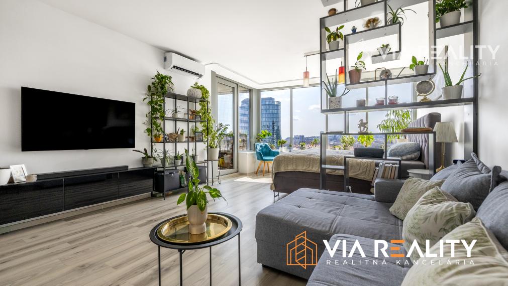 REZERVOVANÉ 2-izbový byt, Tri veže, loggia, parking, predaj, Bratislava - Nové Mesto