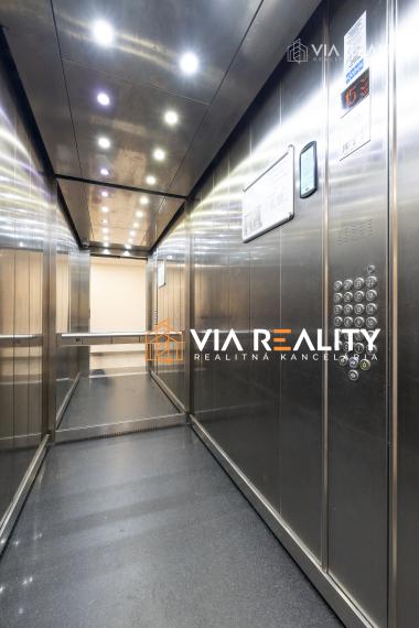 REZERVOVANÉ 2-izbový byt, Tri veže, loggia, parking, predaj, Bratislava - Nové Mesto