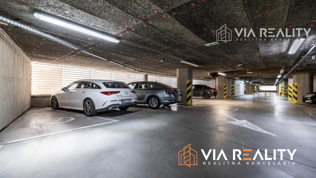 REZERVOVANÉ 2-izbový byt, Tri veže, loggia, parking, predaj, Bratislava - Nové Mesto