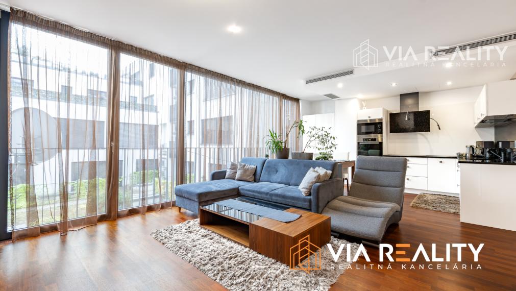 Predaj 2-izbový byt, pre Airbnb + PARKING – Dunajská, Staré Mesto – Bratislava