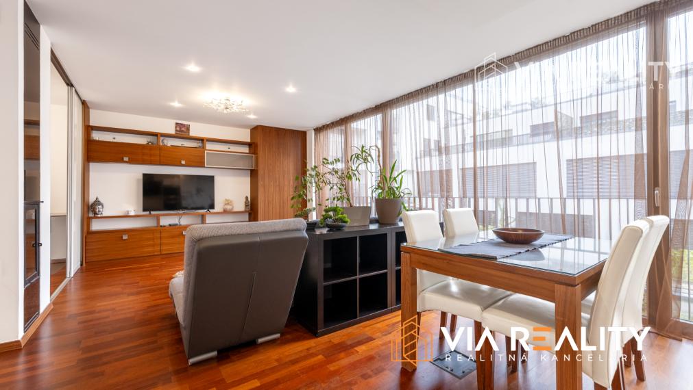 Predaj 2-izbový byt, pre Airbnb + PARKING – Dunajská, Staré Mesto – Bratislava