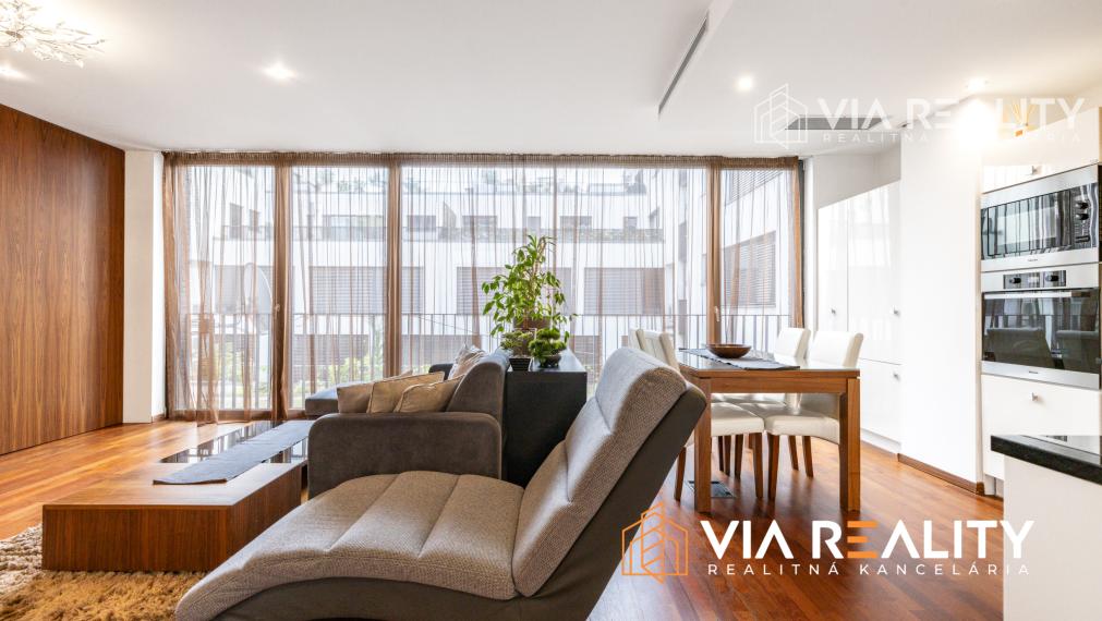 Predaj 2-izbový byt, pre Airbnb + PARKING – Dunajská, Staré Mesto – Bratislava