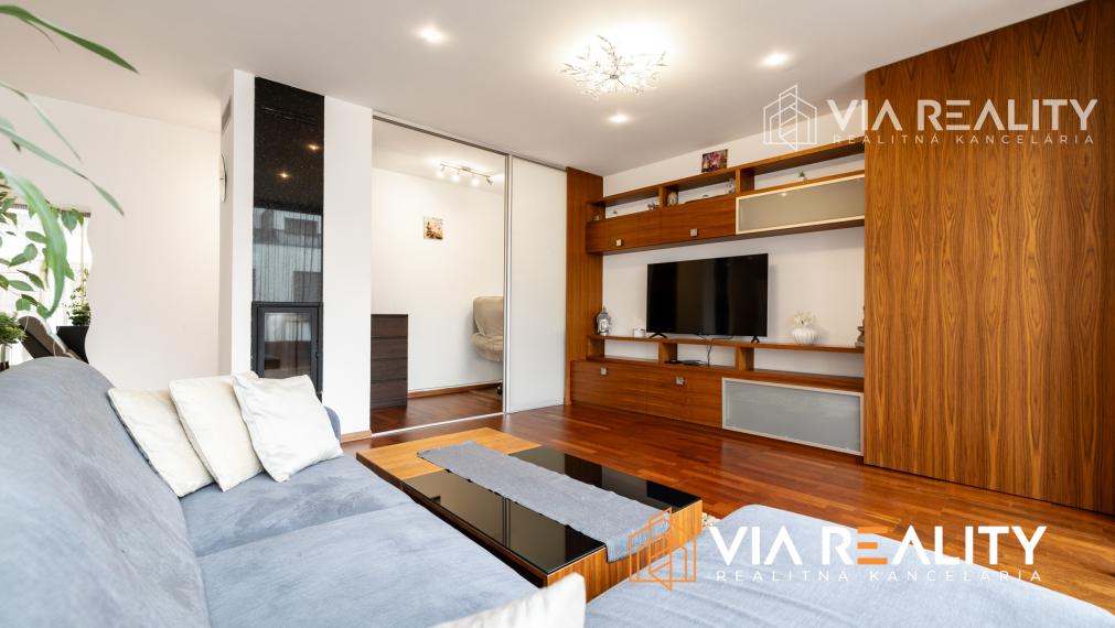 Predaj 2-izbový byt, pre Airbnb + PARKING – Dunajská, Staré Mesto – Bratislava