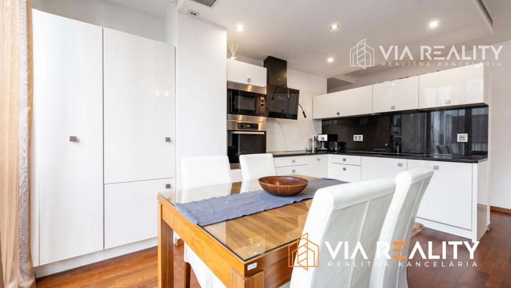 Predaj 2-izbový byt, pre Airbnb + PARKING – Dunajská, Staré Mesto – Bratislava