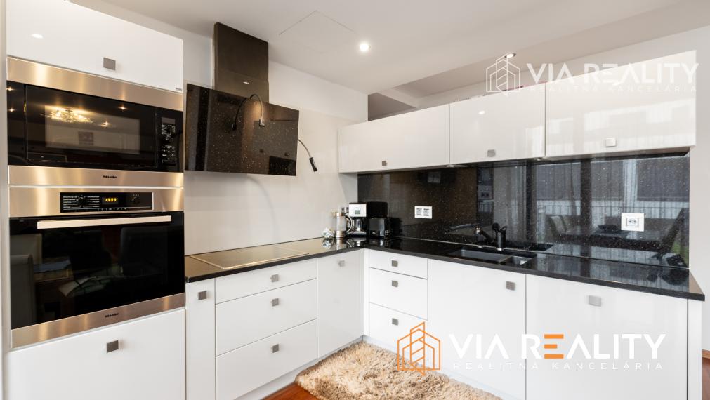 Predaj 2-izbový byt, pre Airbnb + PARKING – Dunajská, Staré Mesto – Bratislava