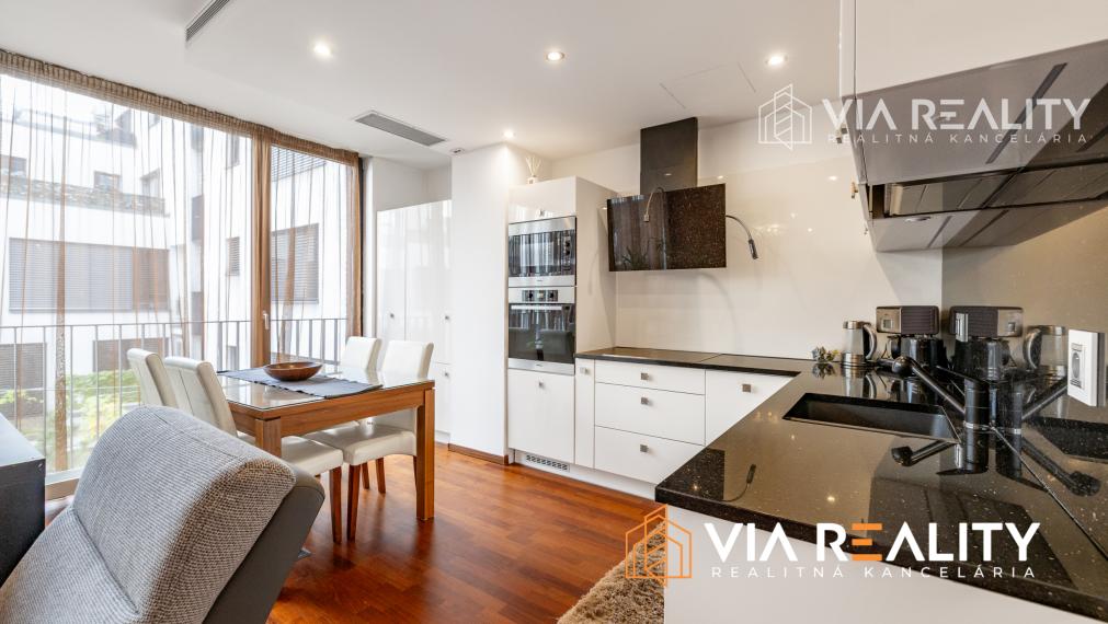 Predaj 2-izbový byt, pre Airbnb + PARKING – Dunajská, Staré Mesto – Bratislava