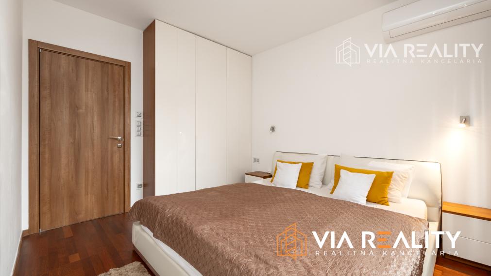 Predaj 2-izbový byt, pre Airbnb + PARKING – Dunajská, Staré Mesto – Bratislava