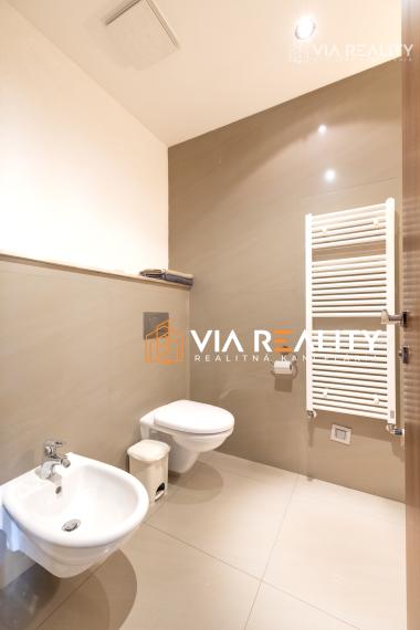 Predaj 2-izbový byt, pre Airbnb + PARKING – Dunajská, Staré Mesto – Bratislava