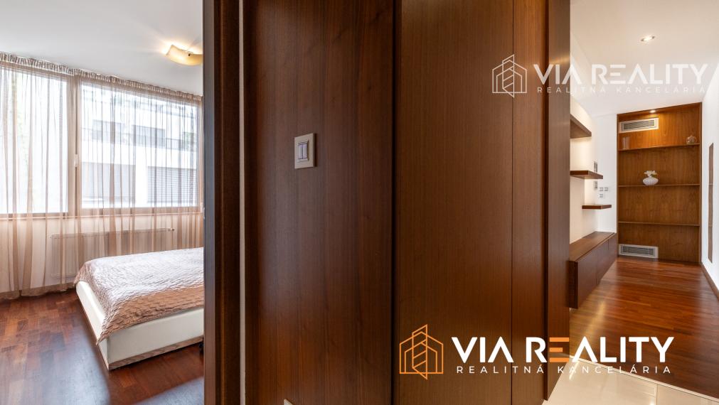 Predaj 2-izbový byt + PARKING – Dunajská, Staré Mesto – Bratislava