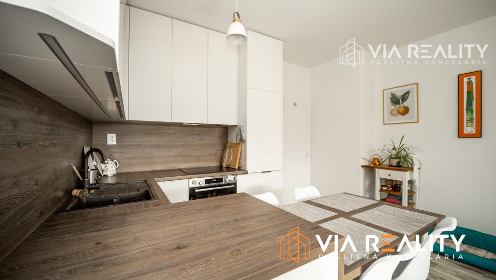 PREDAJ  2-izbový apartmán s 2 balkónmi, novostavba, Tomášikova, Bratislava - Ružinov