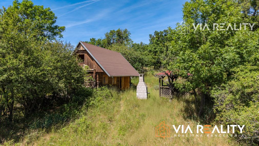 Rekreačný pozemok so zrubom (chatou) a vinohradom, 4122 m² – Modra
