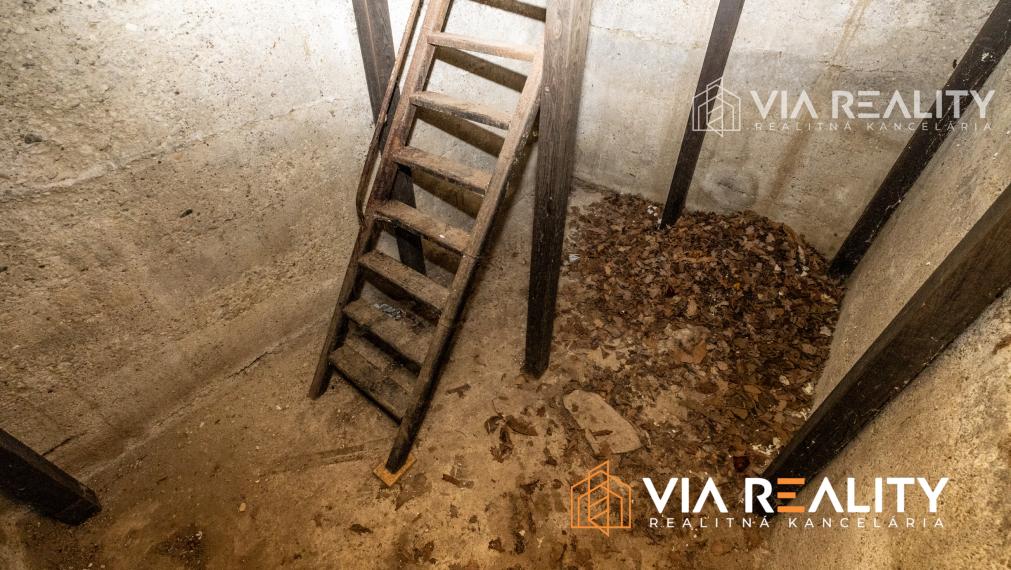Rekreačný pozemok so zrubom (chatou) a vinohradom, 4122 m² – Modra