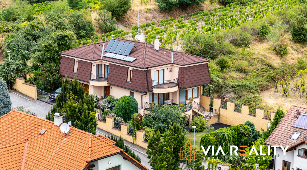 7-izbový rodinný dom, vnútorný bazén, sauna, dvojgaráž, harmonické prostredie, Rača, Bratislava