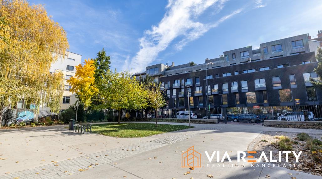 Predaj 2-izbový byt, pre Airbnb + PARKING – Dunajská, Staré Mesto – Bratislava