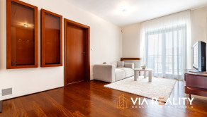 7-izbový rodinný dom, vnútorný bazén, sauna, dvojgaráž, harmonické prostredie, Rača, Bratislava - fotografia 12