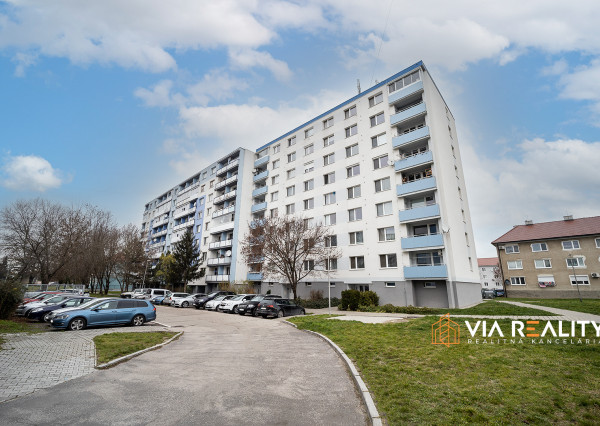 PREDANÉ 2-izbový byt s dvomi loggiami, v centre Malaciek, predaj