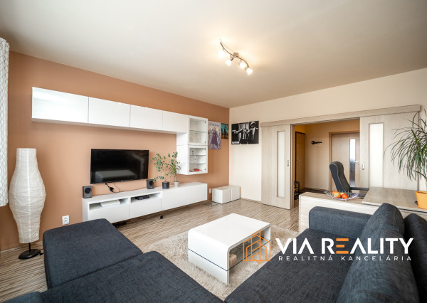 PREDANÉ 3-izbový byt s loggiou a pivnicou, kompletná rekonštrukcia, predaj, Brančská, Bratislava