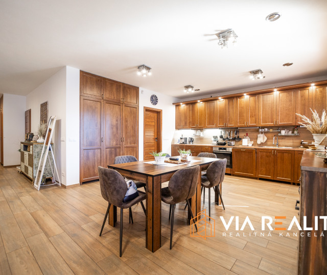 4 izbový rodinný dom, 4x parking, prenájom, Krajná ulica, Stupava