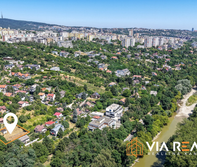 Stavebný pozemok na predaj, smer Devín, Bratislava - Karlova Ves