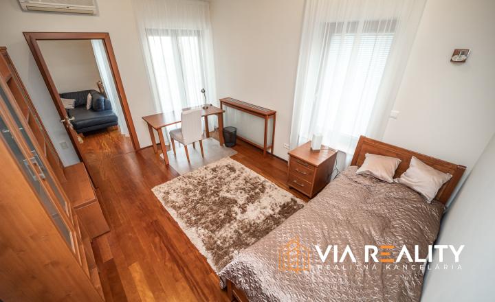 7-izbový rodinný dom, vnútorný bazén, sauna, dvojgaráž, harmonické prostredie, Rača, Bratislava - fotografia 12