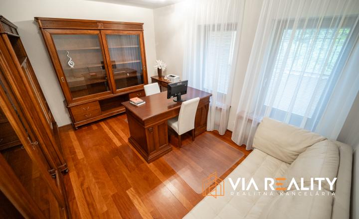 7-izbový rodinný dom, vnútorný bazén, sauna, dvojgaráž, harmonické prostredie, Rača, Bratislava - fotografia 7
