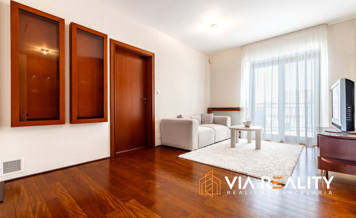 7-izbový rodinný dom, vnútorný bazén, sauna, dvojgaráž, harmonické prostredie, Rača, Bratislava - fotografia 11