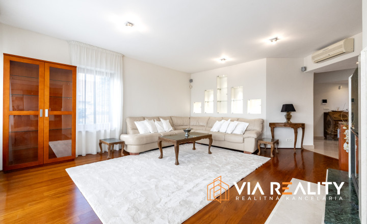 7-izbový rodinný dom, vnútorný bazén, sauna, dvojgaráž, harmonické prostredie, Rača, Bratislava - fotografia 3